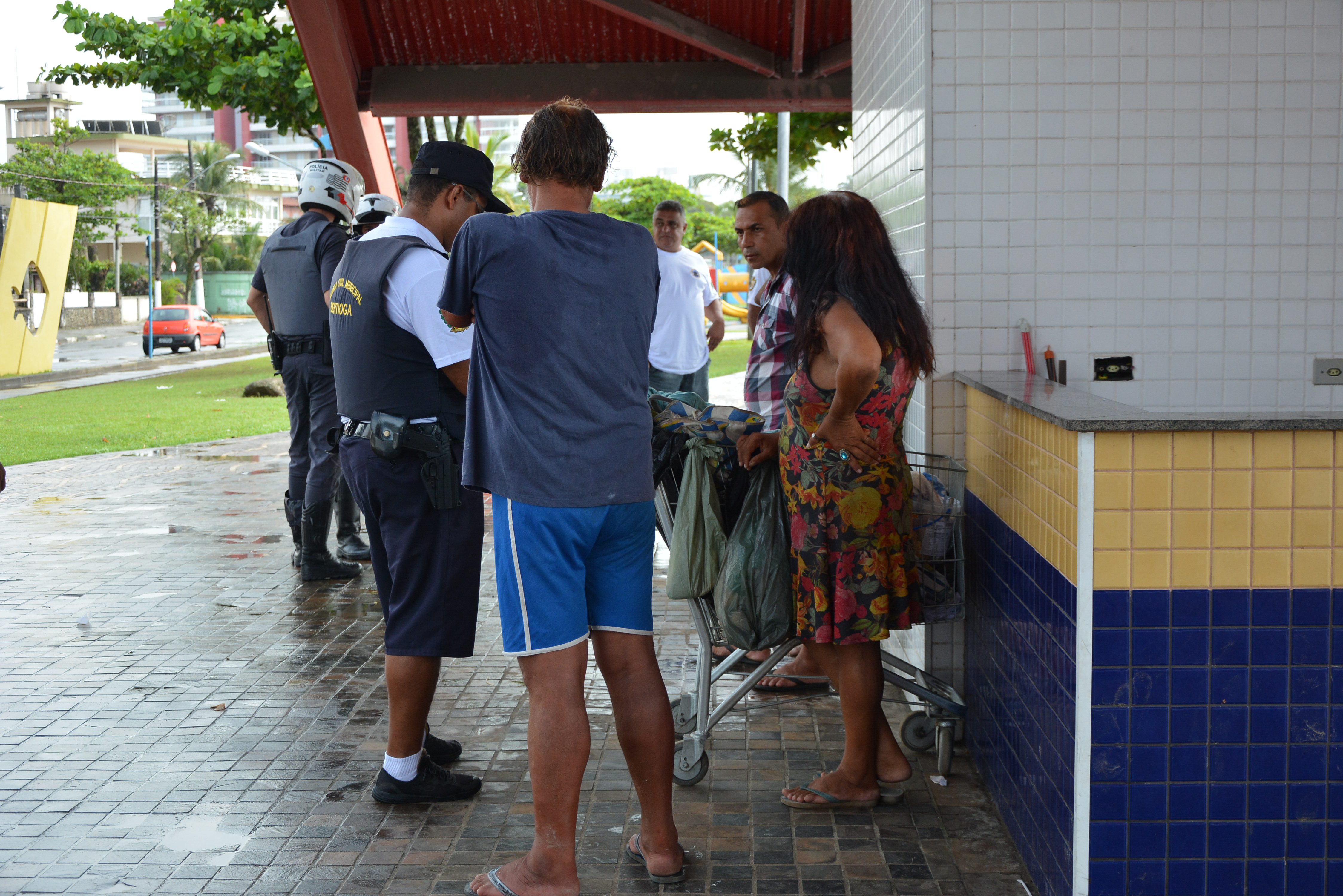 Ação “A Cidade é Nossa” fiscaliza moradores de rua, flanelinhas e vendedores ambulantes