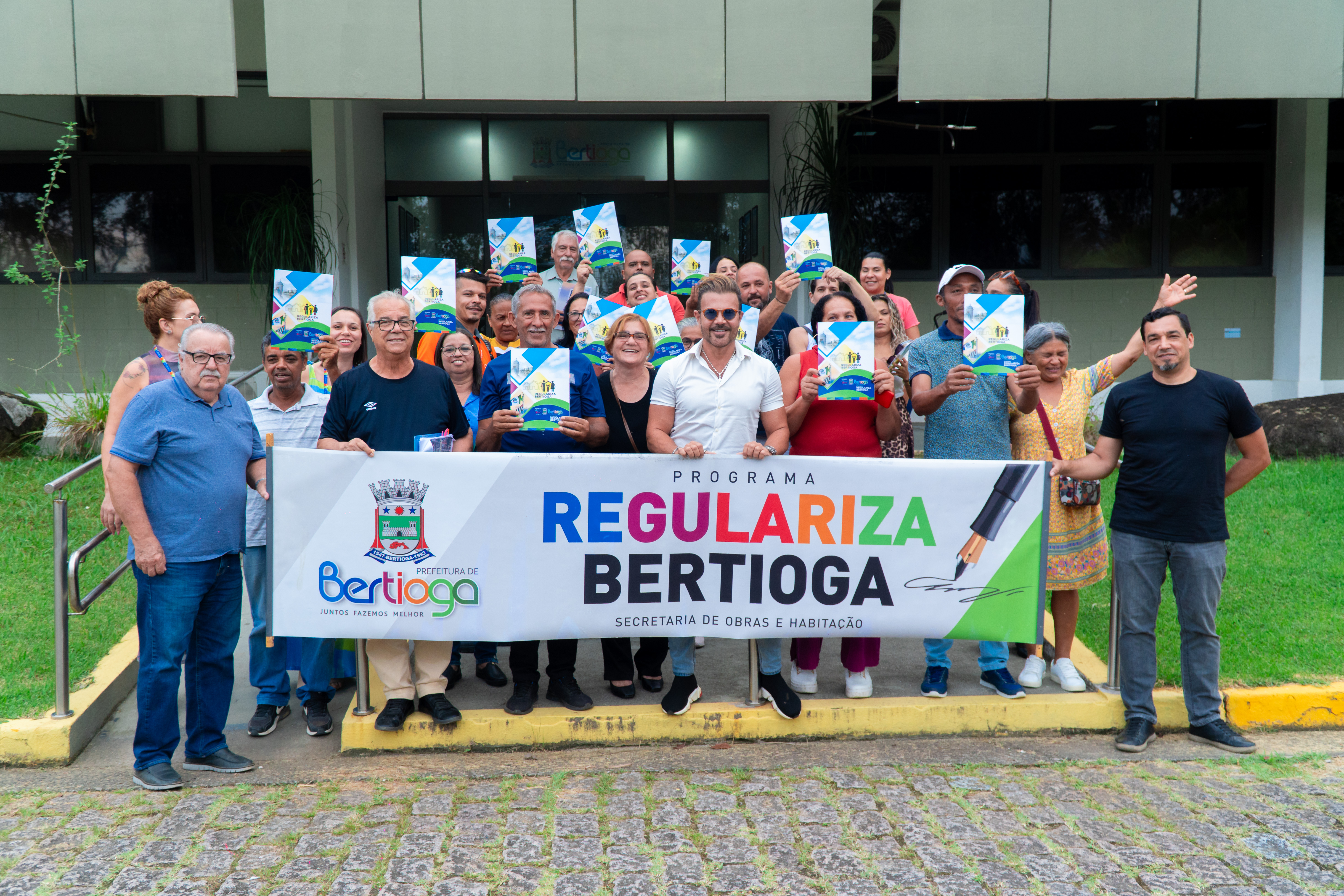 Bertioga entrega 15 novos títulos regularização fundiária 