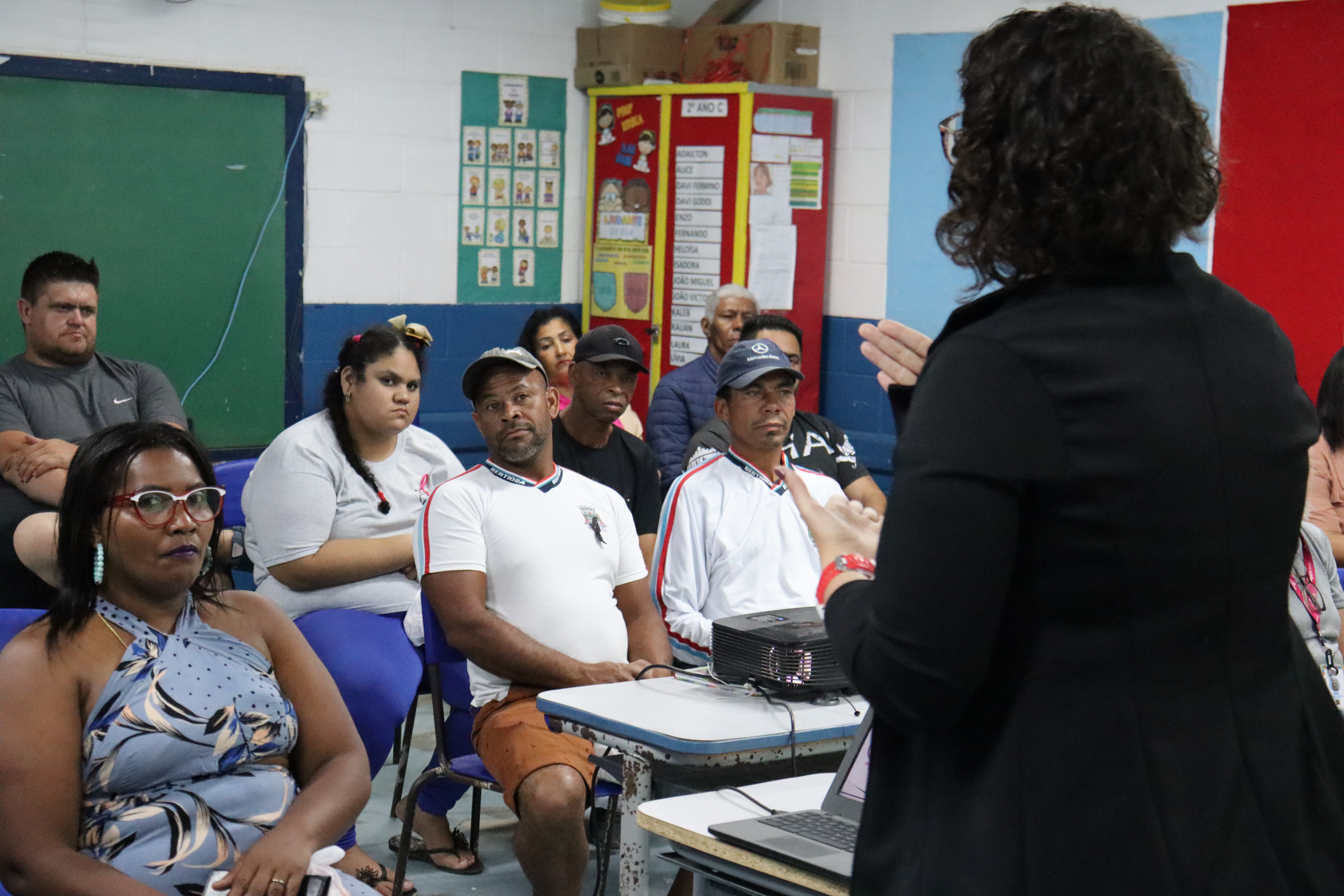 Prefeitura de Bertioga leva palestra em alusão ao Outubro Rosa e Novembro Azul aos alunos da EJA