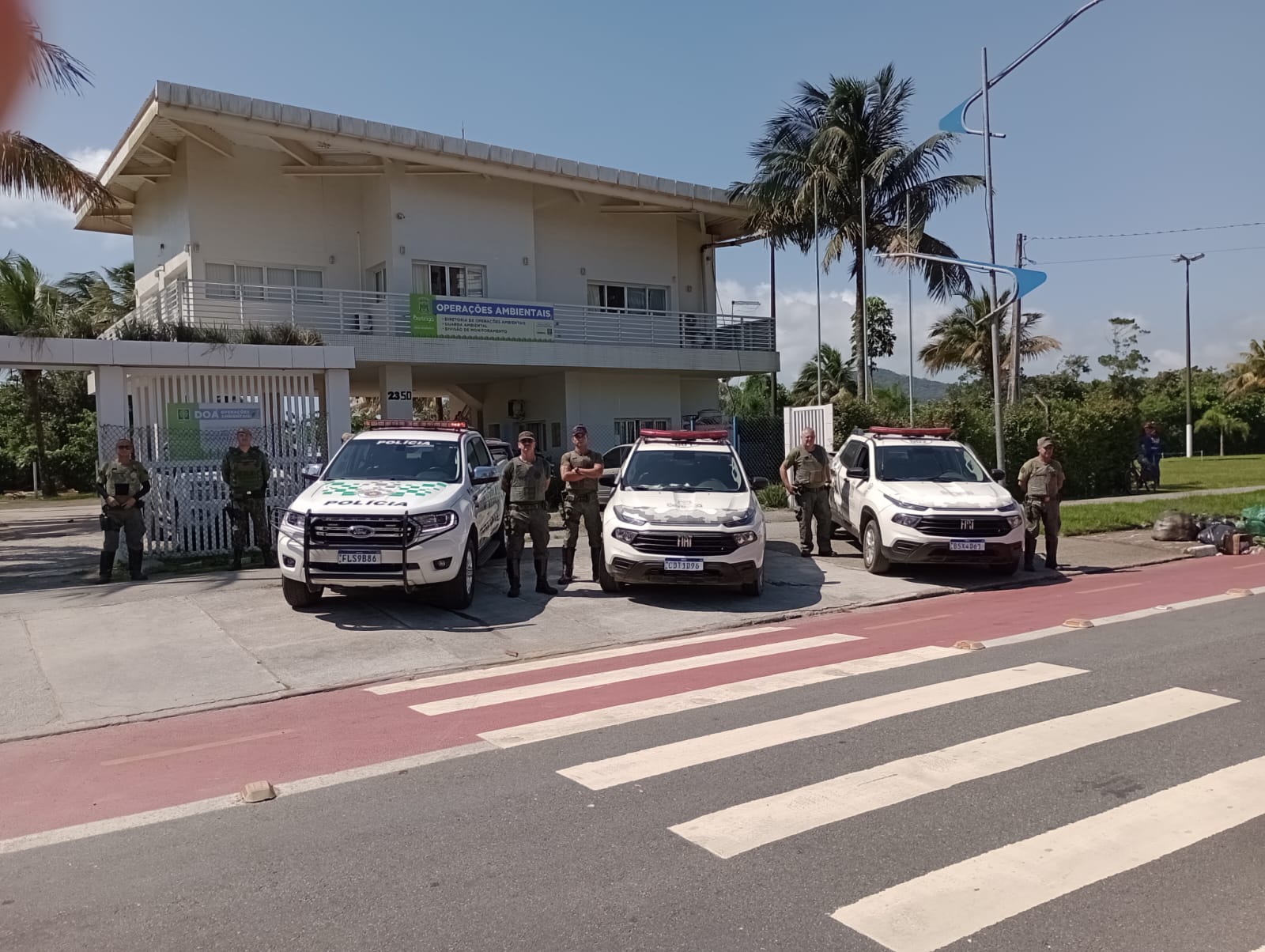 Agentes da ‘Operação Força-Tarefa’ ambiental realizam demolição e aplicam multa em Bertioga