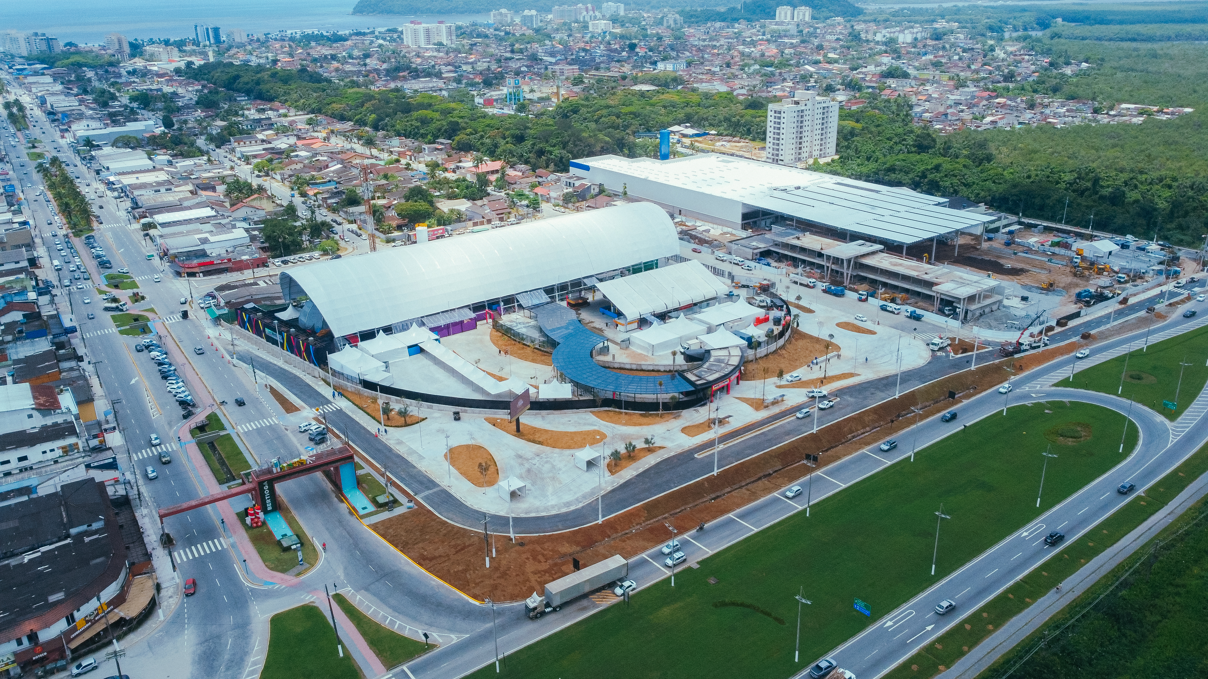 Bertioga inaugura arena moderna para shows, convenções e competições esportivas