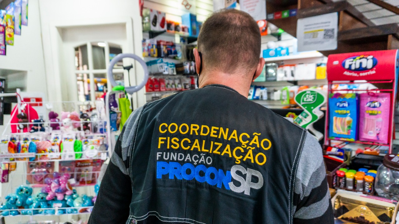 Procon realiza fiscalização durante Operação Verão em Bertioga